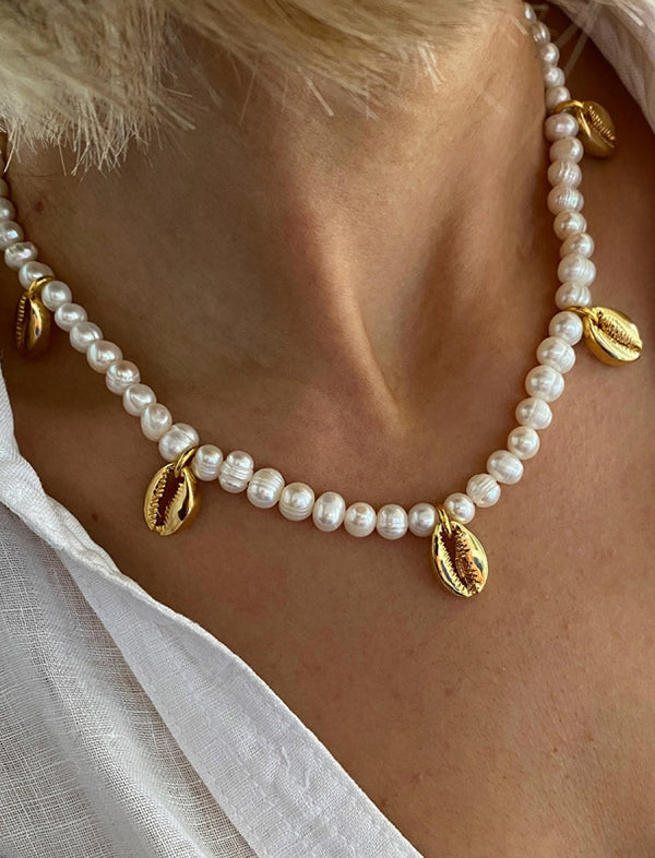 Baroque pearl shell necklace