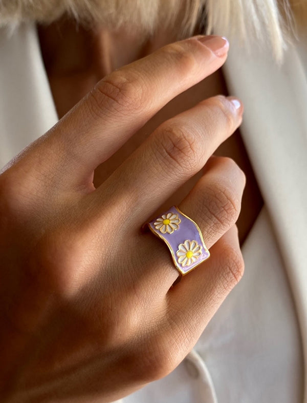 Handmade enameled daisy ring