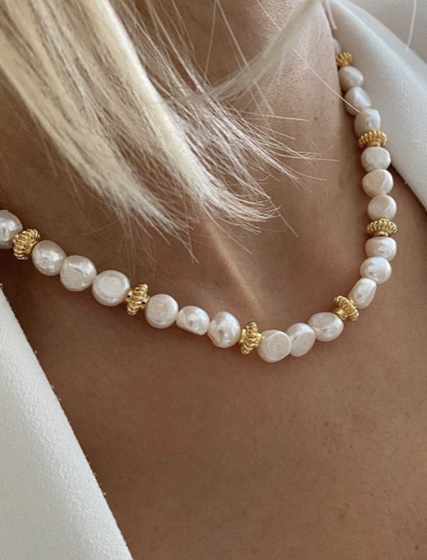 Baroque pearl necklace